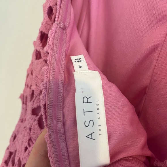 ASTR Midi lace pink dress - Picture 3 of 3